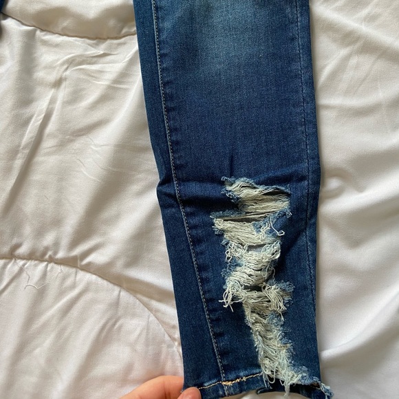 ‼️SOLD‼️BNWT American Eagle Distressed Jeans - Picture 5 of 7